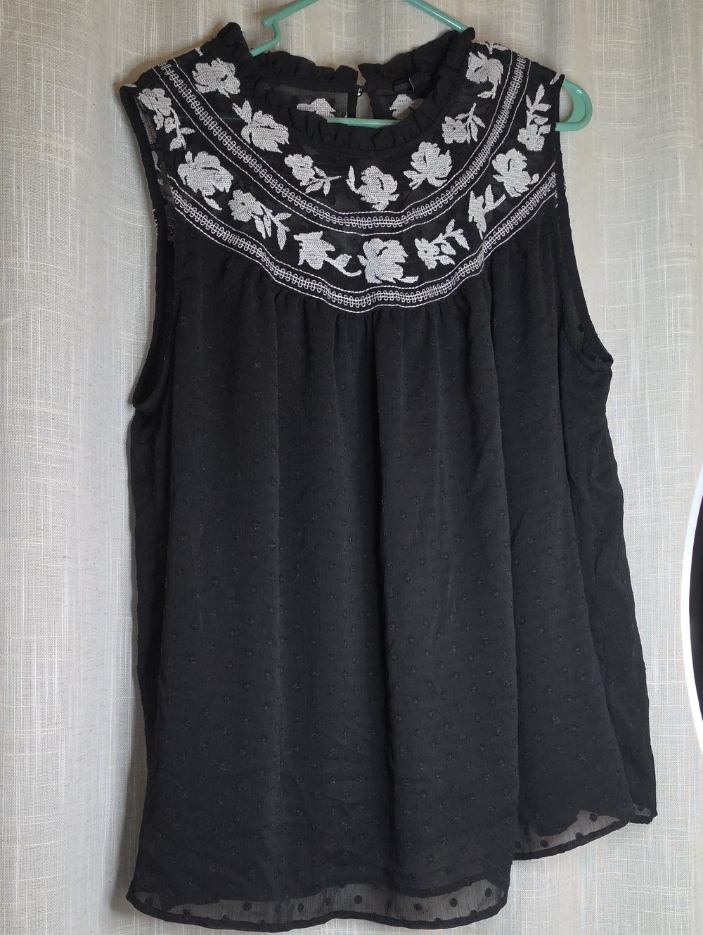 torrid Black Sleeveless Embroidered Yoke Camisole